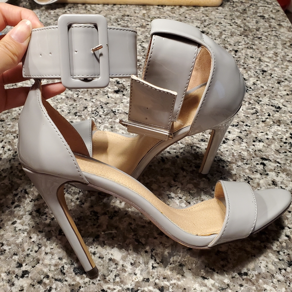 Heels - Picture 4 of 4